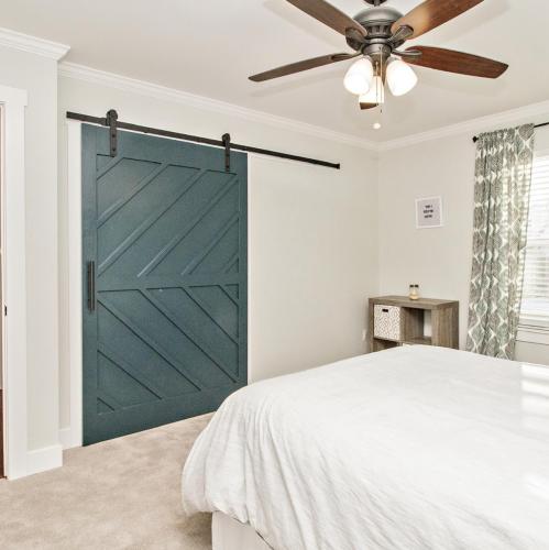 Barn-Door-Green-War-Eagle
