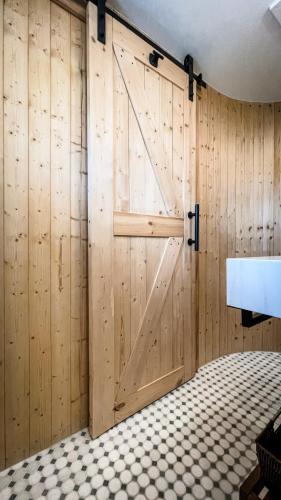 Barn-Door-Wood-Cherokee1 (1)