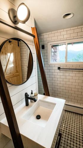 Bathroom-Custom-Vanity-Black-Finishes-While-Subway-Tile-Dark-Grout-Mosaic-Floor-Tile-Cherokee
