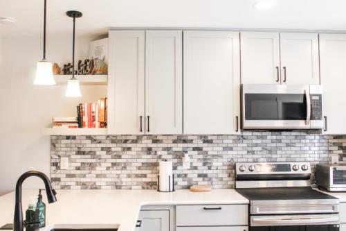 Copy-of-Backsplash-gray-blue-white-mosaic-stainless-steel-appliances-black-hardware-custom-shelf-gray-cabinets-white-quartz-countertop-peninsula-rockrimmon