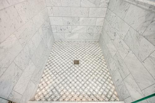 Master-Bathroom-Marble-Subway-Tile-Mosaic-Floor-Tile-Light-Grout-Gilpin