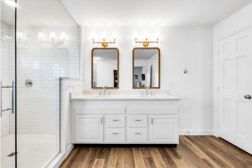 Primary-Bathroom-LVP-Floor-Brushed-Gold-Vanity-Light-Mirrors-Chrome-Plumbing-Fixtures-Walk-in-Shower-Custom-Glass-Shower-Enclosure-Quartz-Countertop-Double-Vanity-Subway-Tile-Steinbeck (1)